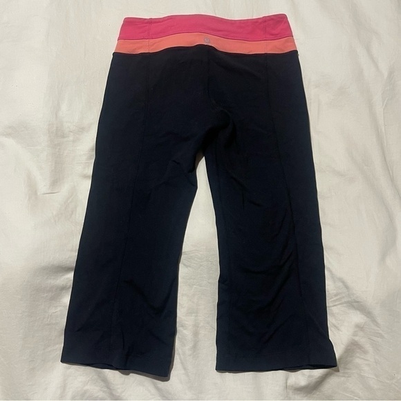 Lululemon Reversible Groove Crop Size 6 - Picture 3 of 4